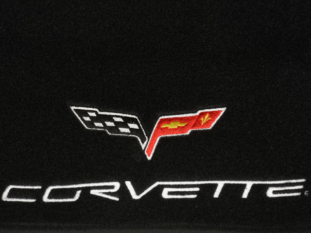 2005-2013 Corvette BLACK DASH MAT WITH EMBROIDERED C6 EMBLEM AND SCRIPT WITHOUT HEADS UP DISPLAY