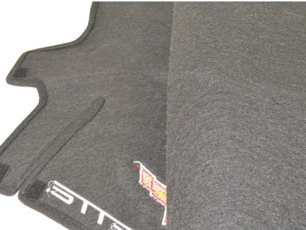 2005-2013 Corvette BLACK DASH MAT WITH EMBROIDERED C6 EMBLEM AND SCRIPT WITHOUT HEADS UP DISPLAY